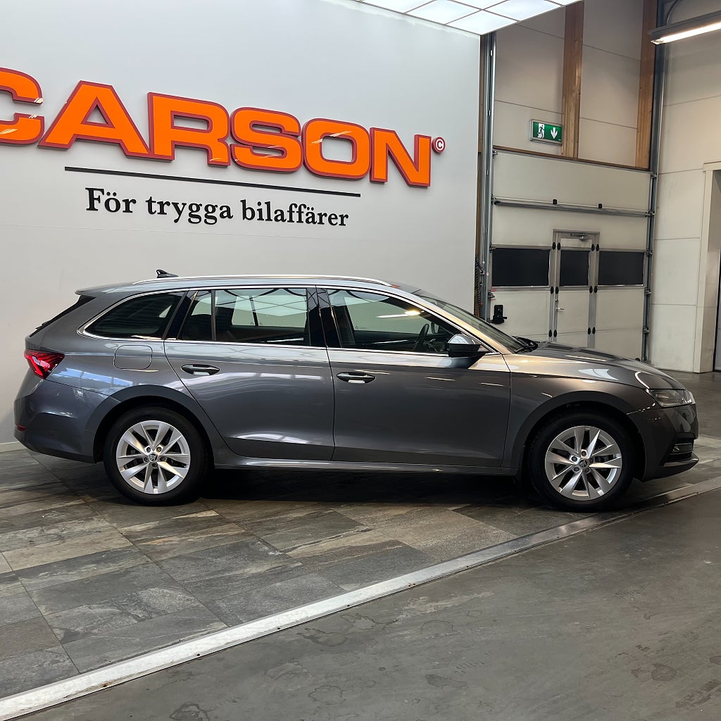 Skoda Octavia 4,99% Kombi iV Style Carplay Backkamera Värmare Rattvär