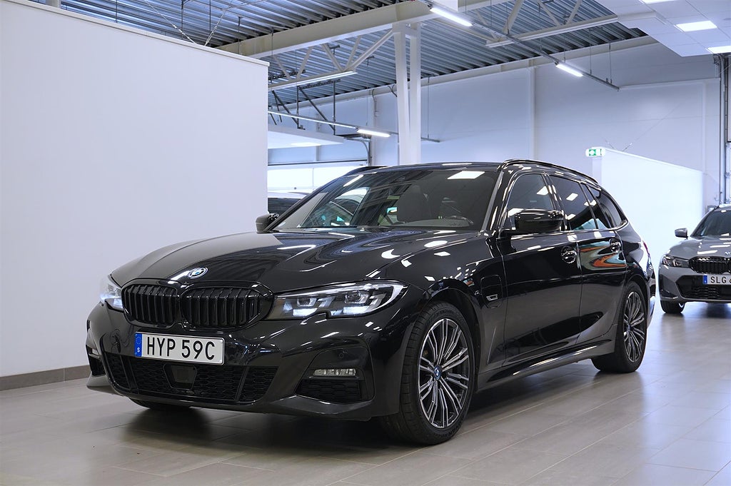 BMW 330 e xDrive Touring M Sport Drag Aktiv Fartpilot HiFi | Ränta 3,95%
