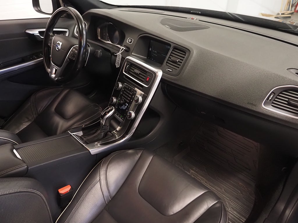 Volvo S60 D4 190hk R-Design BE Pro Taklucka|Kamera|H/K|Drag 2016