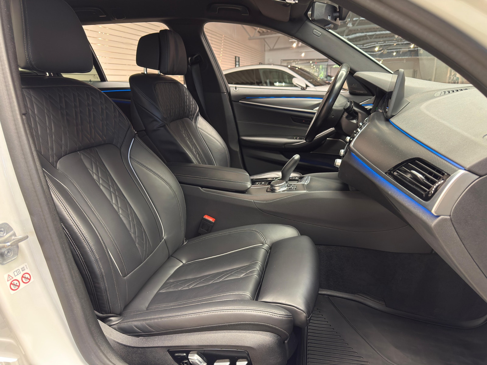 BMW 530e xDrive Touring 292hk M Sport|Drag|Komfortstolar 2023 - miniatyr 15