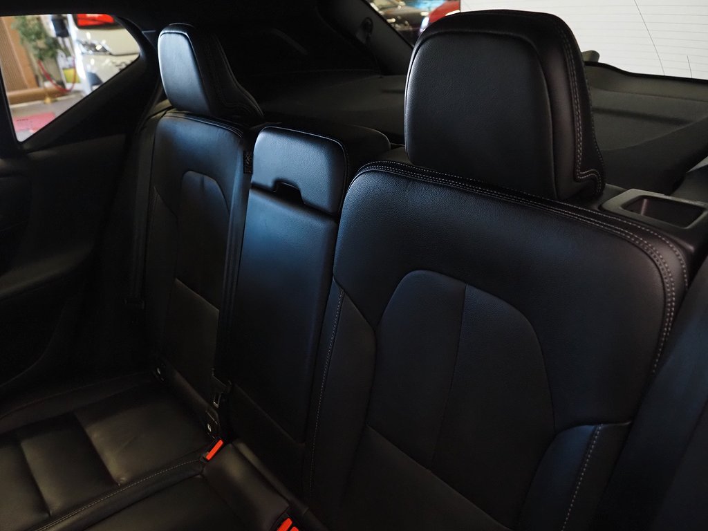 Volvo XC40 Recharge T5 262hk R-Design |Pano|Navi|Kamera| 2021