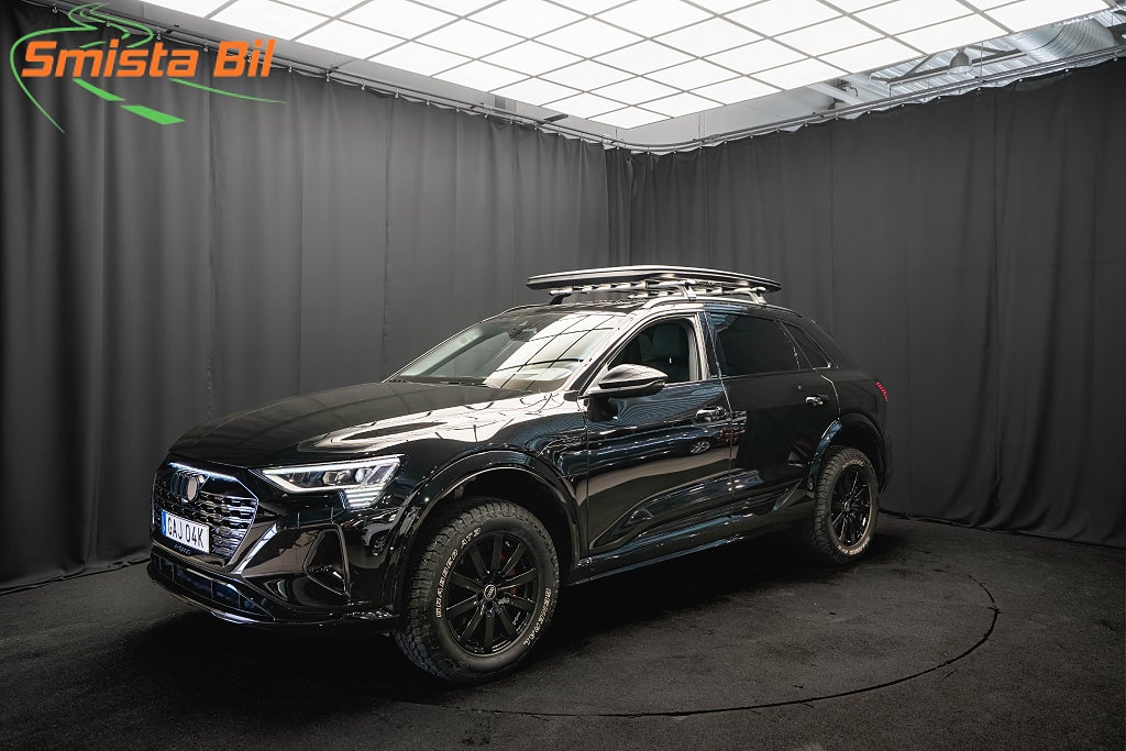 Audi Q8 55 e-tron Q DAKAR UNIK PANO B&O-3D LUFT DRAG HUD MOMS