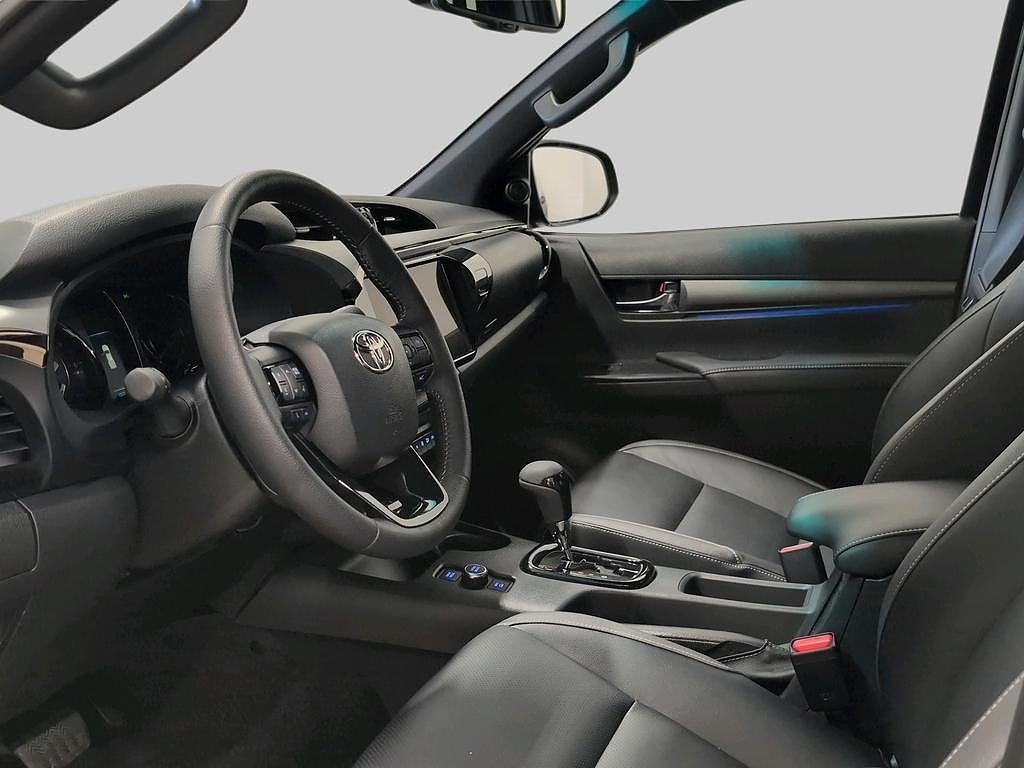 Toyota Hilux INVINCIBLE DC 2.8 D Aut Parkv. OMGÅENDE LEVERANS