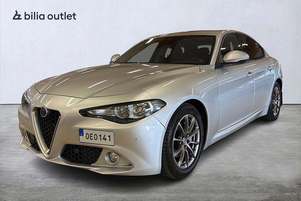 Alfa Romeo Giulia 2.2 JTD Navi / Rattvärme / Ny Kamrem 