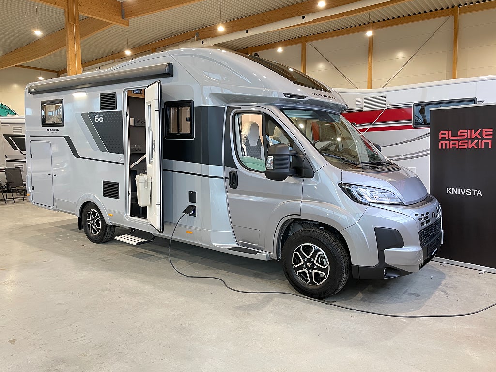 Adria Coral 670 DL 60 Y / B-körkort / Face to Face / Automat