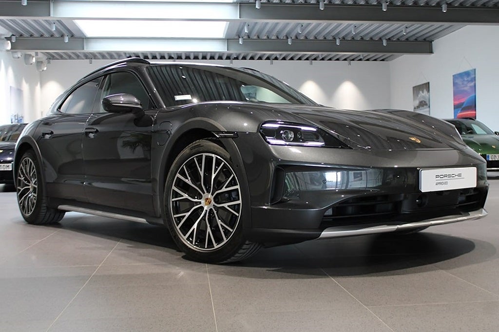 Porsche Taycan 4 Cross Turismo Moms
