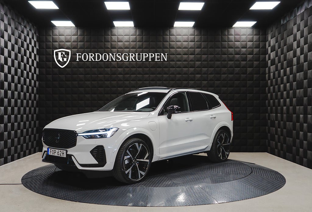 Volvo XC60 Recharge T6 AWD Black Edition / B&W /22"/ SE SPEC