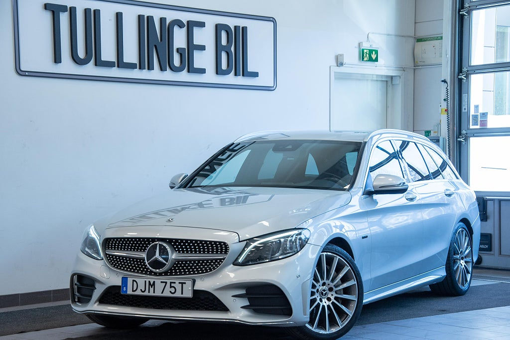 Mercedes-Benz C 300de 9G AMG Burmester Luft Cockpit Läder Värm Drag 19"