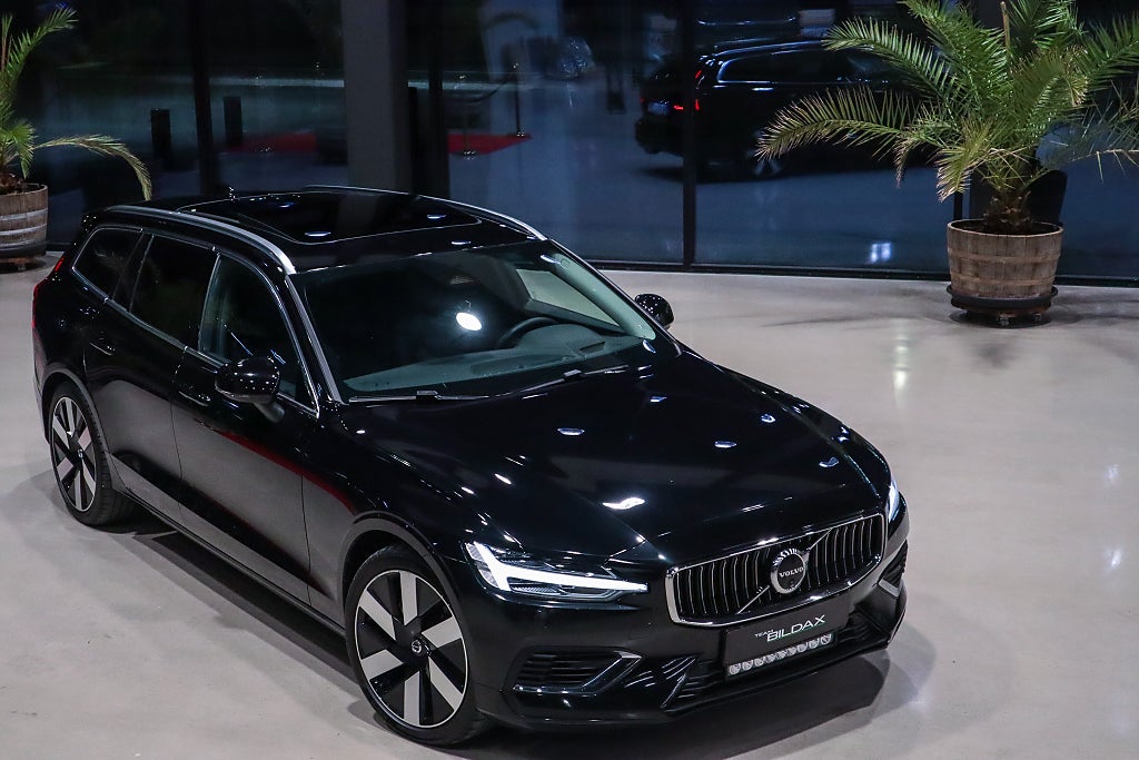 Volvo V60 Recharge T6 AWD ULTIMATE PANORAMA HUD H/K SKINN 360°