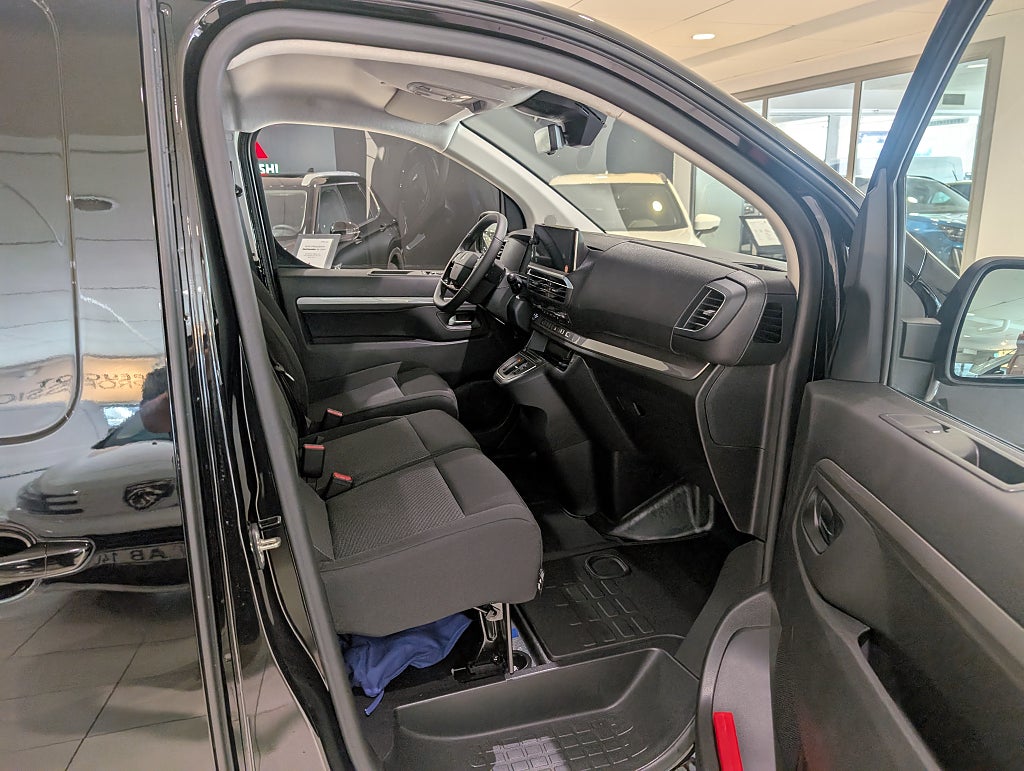 Bild på Peugeot Expert L2 BlueHDi 145 hk AUT Euro 6 Värmare/Drag