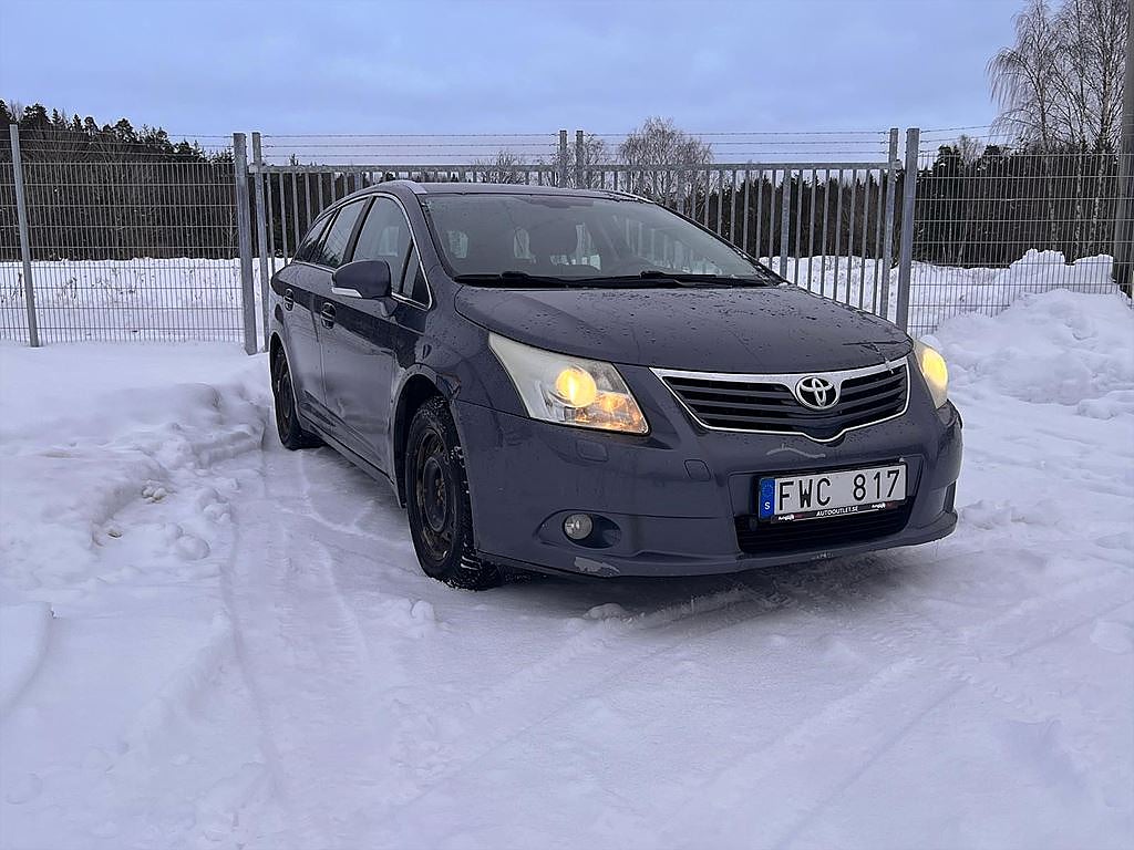 Toyota Avensis 2.0 D-4D 126hk Nybesiktigad Motorvärmare Drag