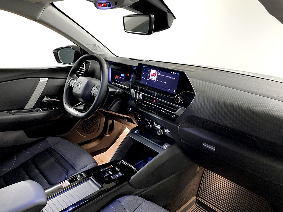 Bild på Citroën C4 X Shine 1.2 PT 130hk Aut - B-KAMERA, CARPLAY