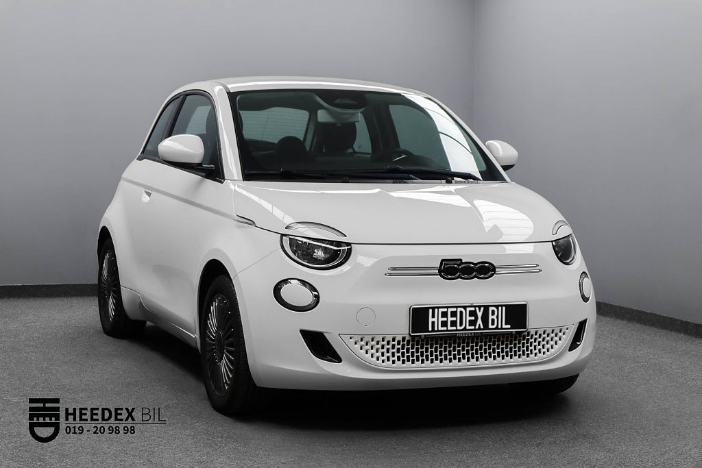 Fiat 500 e 42 kWh 118hk Navi Carplay 1-brukare Årsskatt 360 kr