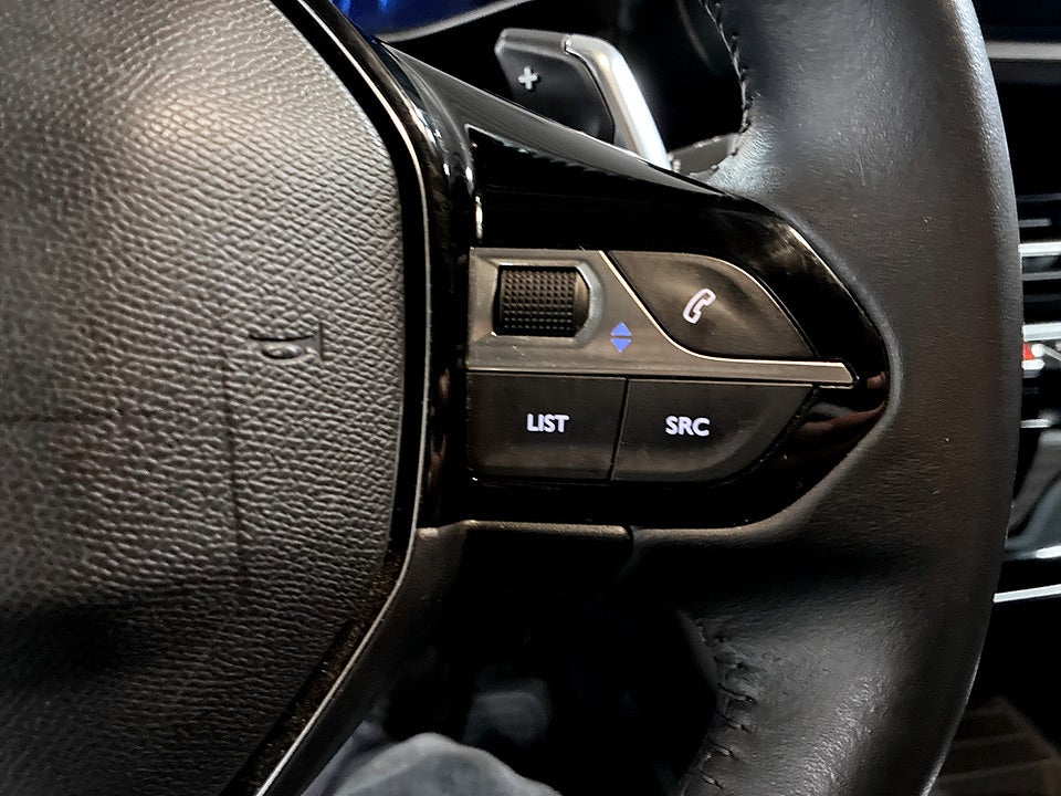 Bild på Peugeot 208 Allure 1.2 PT 100hk Aut  B-KAMERA CARPLAY