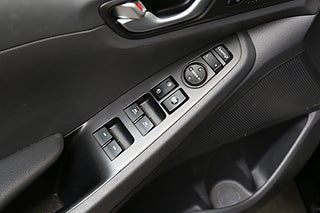 Halvkombi Hyundai IONIQ 13 av 30