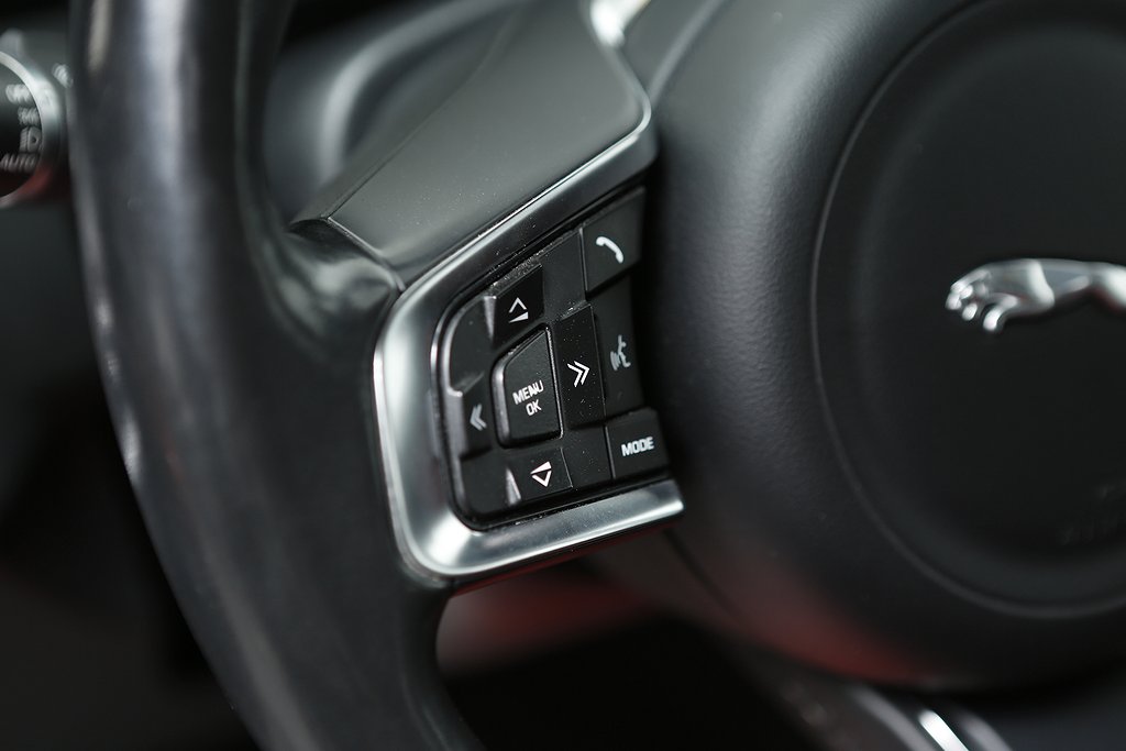 Jaguar F-Pace 30d AWD R-Sport 300hk Panorama Värmare 2018