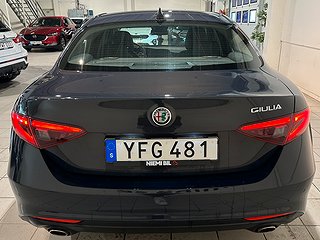 Alfa Romeo Giulia 2.2 16V Super Kamera Mvärm Skinn GPS SoV