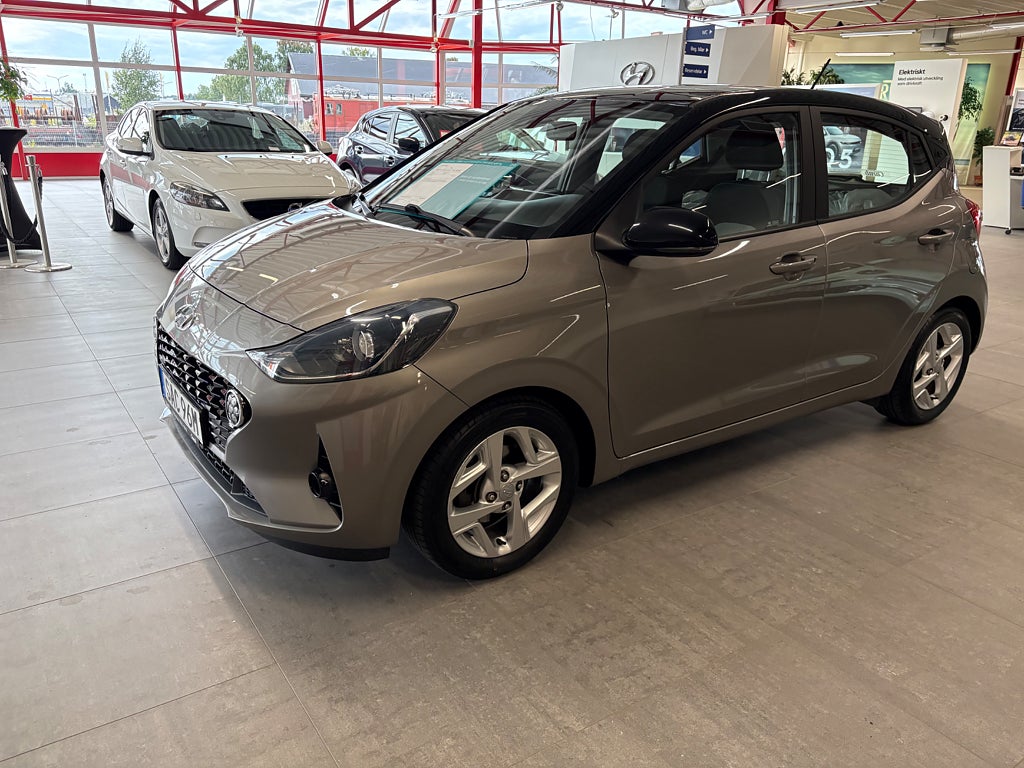 Hyundai i10 1.0 blue First Edition Euro 6 vinterhjul Apple CarPlay 
