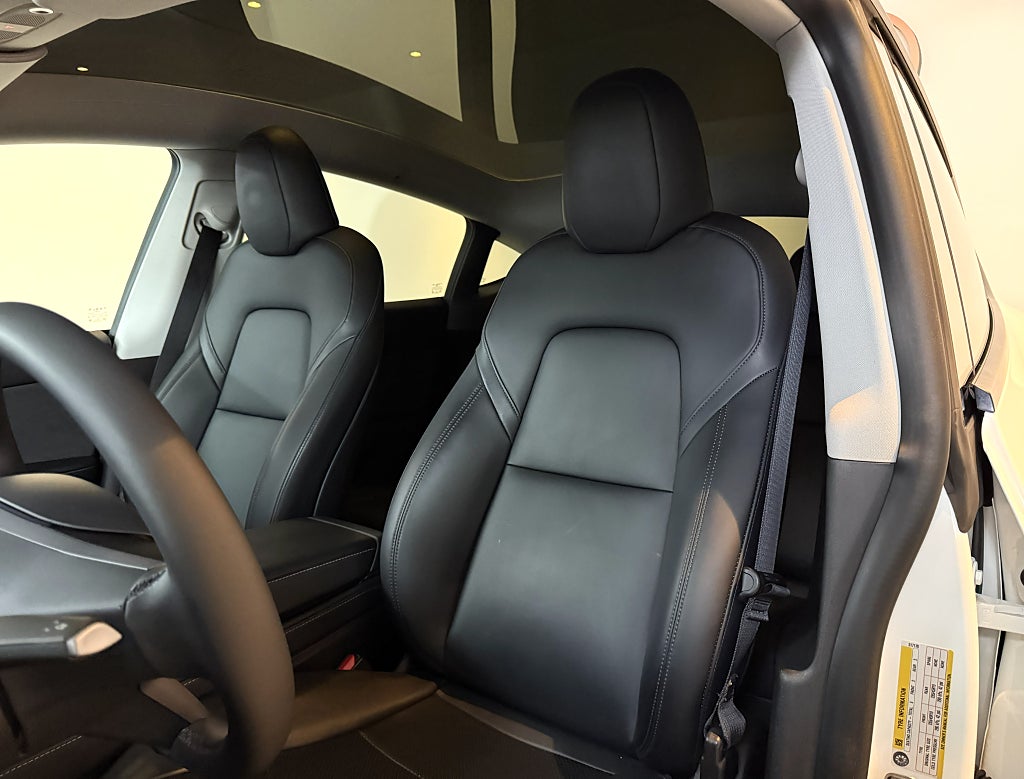 Tesla Model Y Long Range RWD Long Range VÄRMARE SKINN PANO SVENSKSÅLD