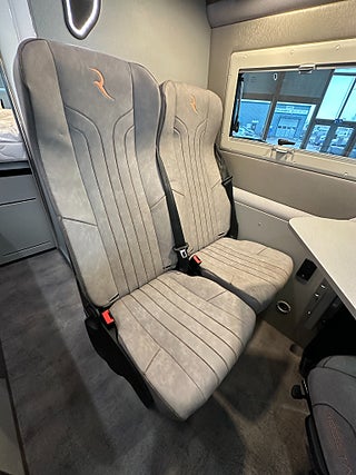 Husbil-halvintegrerad Robeta Adonis Mercedes 4x4 190HK AUT 10 av 26