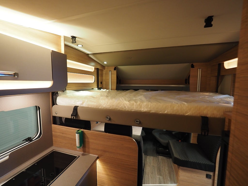 Weinsberg CaraSuite 700 MEG Aut I Markis I Taksäng