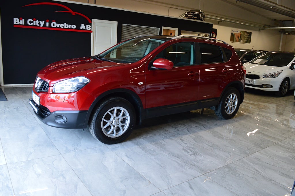 Nissan Qashqai 2.0 (141hk) CVT / 3-Ägare / Låga Mil / Panorama / GPS / B-Kamera