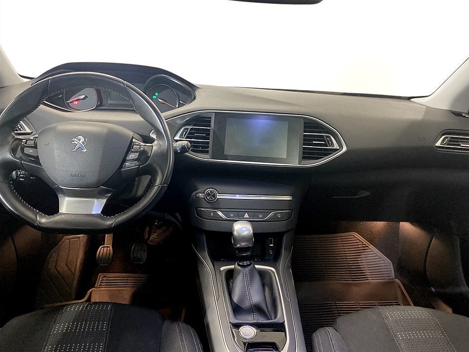 Bild på Peugeot 308 SW Allure 1.2 PT 130hk - PANO, P-SENSORER