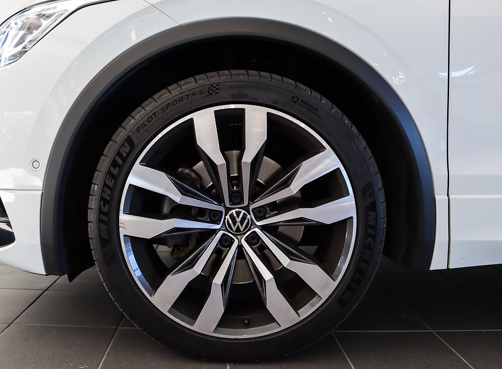 Volkswagen Tiguan 2.0 TDI 4Motion R-Line Värmare Drag Navi