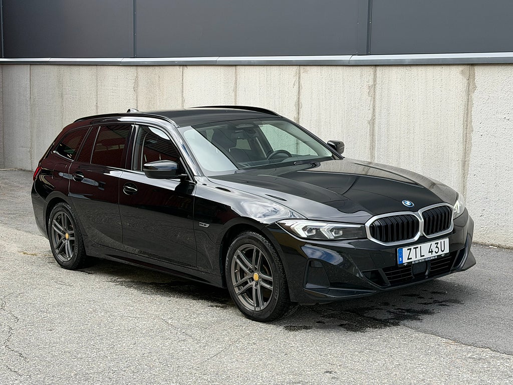 BMW 330e xDrive Widescreen Touring Steptronic Comfort