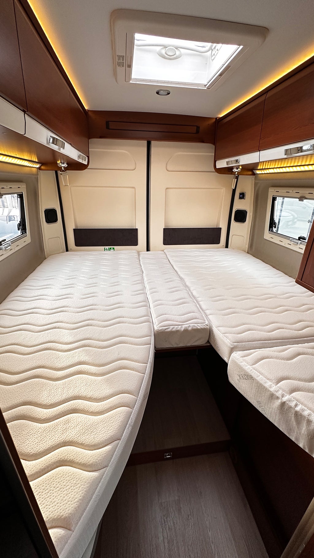 Rapido V68 1 Ägare, Långbädd, Dragkrok thumbnail