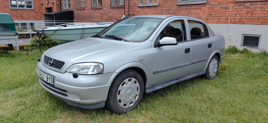 Opel Astra Sedan 1.6