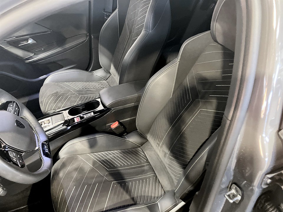 Bild på Peugeot 2008 GT 1.2 PT 130hk Aut B-KAMERA CARPLAY