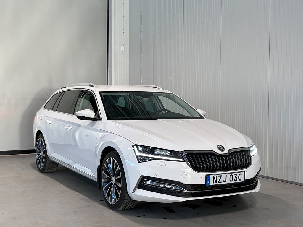 Skoda Superb iV 1.4 Plug-In Hybrid Cockpit Skinn Drag Värmare Elstol