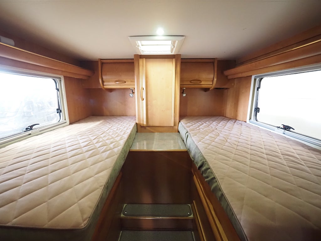 Rapido M996 Mercedes Benz I Aut I 150hk I Långbäddar