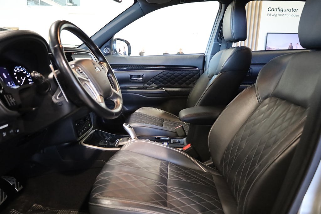 Mitsubishi Outlander PHEV CVT S-Edition Lucka 360° Navi Läder Drag Rattvärm 2020