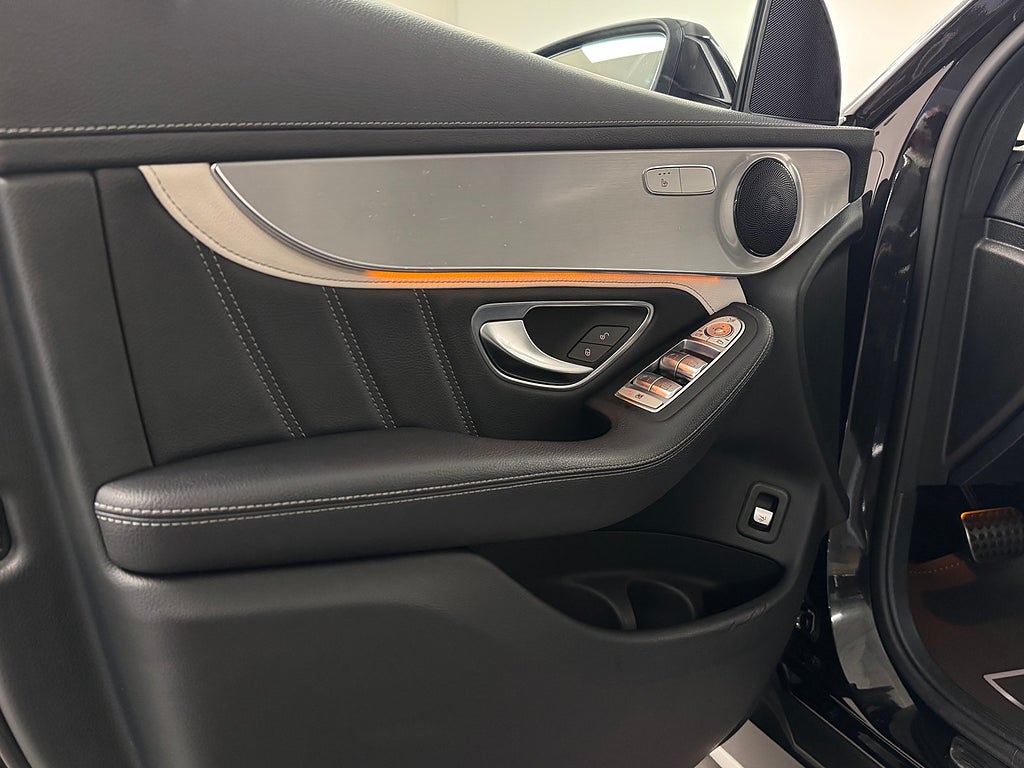 Mercedes-Benz GLC 2018 - miniatyr 11