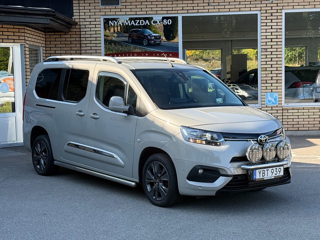 Toyota Proace City Verso Active Plus 1.2 Turbo 130hk AT8 I 7sits I Navi I V-hjul