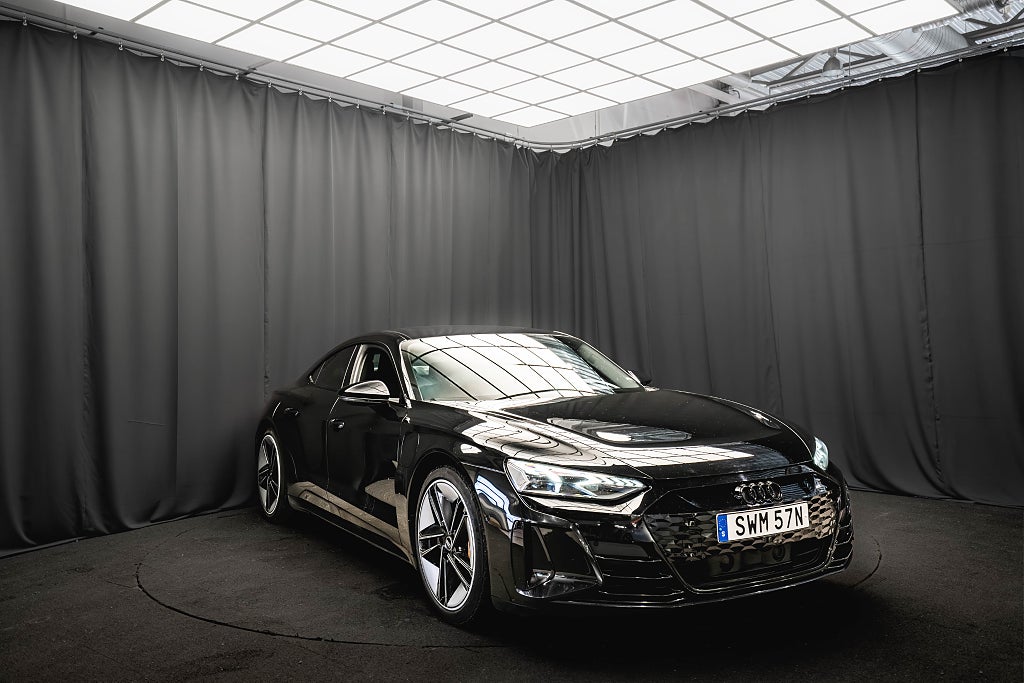 Audi E-Tron GT Q DYNAMIK+ PANO B&O LUFTFJÄDRING 21'' MOMS 360° HUD