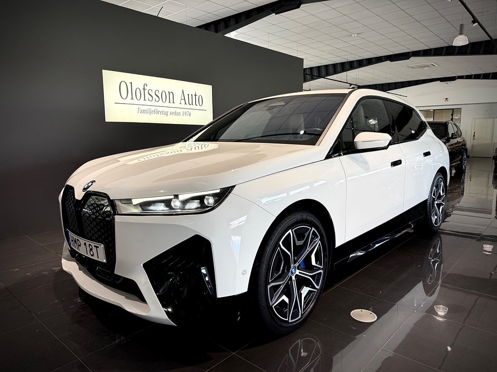 BMW iX xDrive40 Comfort Sport line 326 hk - bild 1