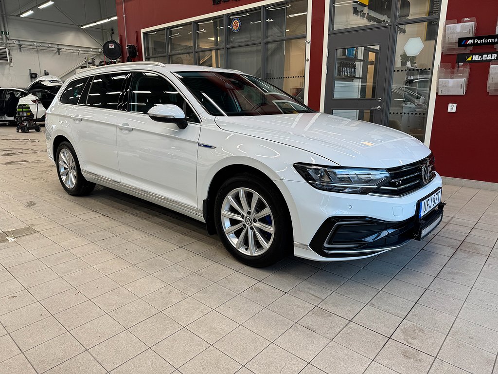 Volkswagen Passat 1.4 GTE 218hk Värmare B-Kamera Navi Drag  