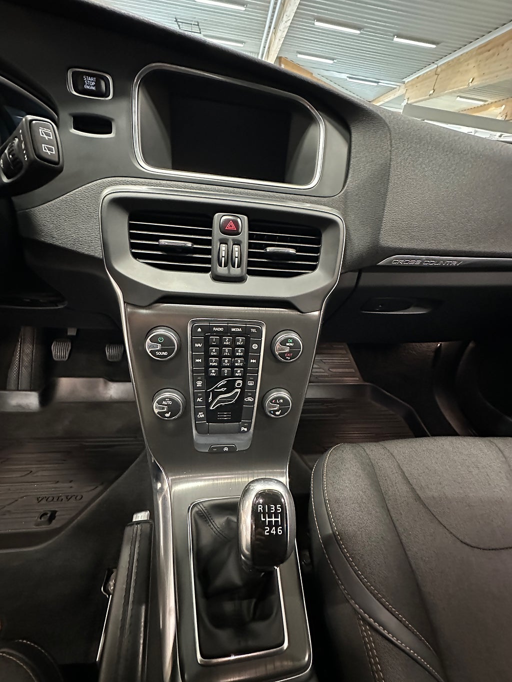 Volvo V40 Cross Country D2 Momentum Vinterhjul thumbnail