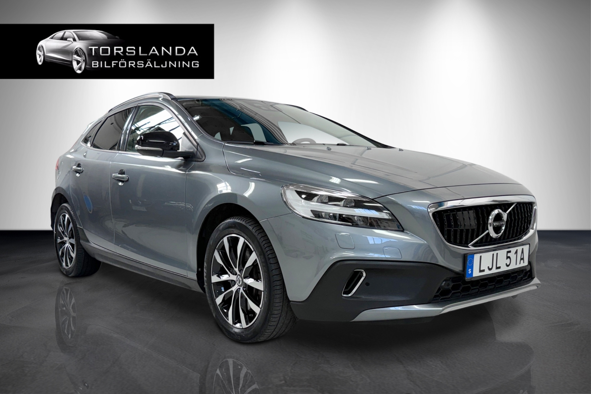 Volvo V40 Cross Country 2019, kuva 2/10