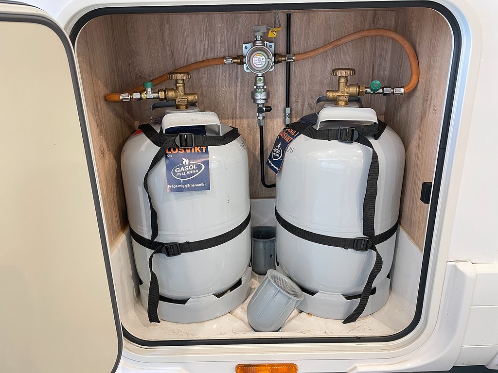 Eura Mobil Profilia RS 730 EB /ALDE/Solcell/L-bädd/Badrum bak - Eura Mobil