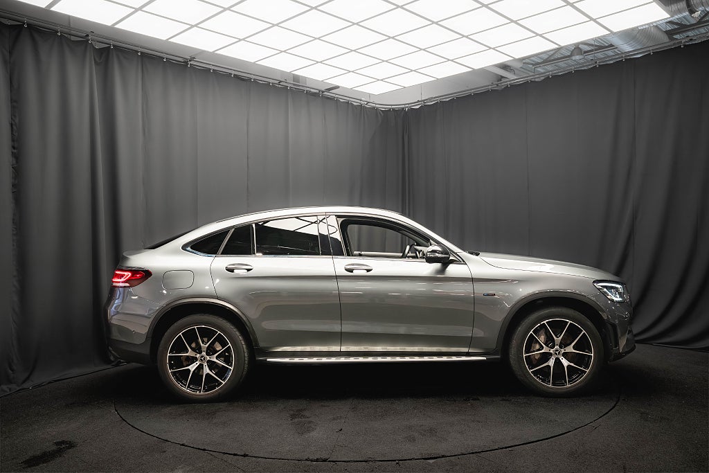 Mercedes-Benz GLC 300 e Coupé 4M AMG PANO DESIGNO BUR DRAG 360° HUD MOMS
