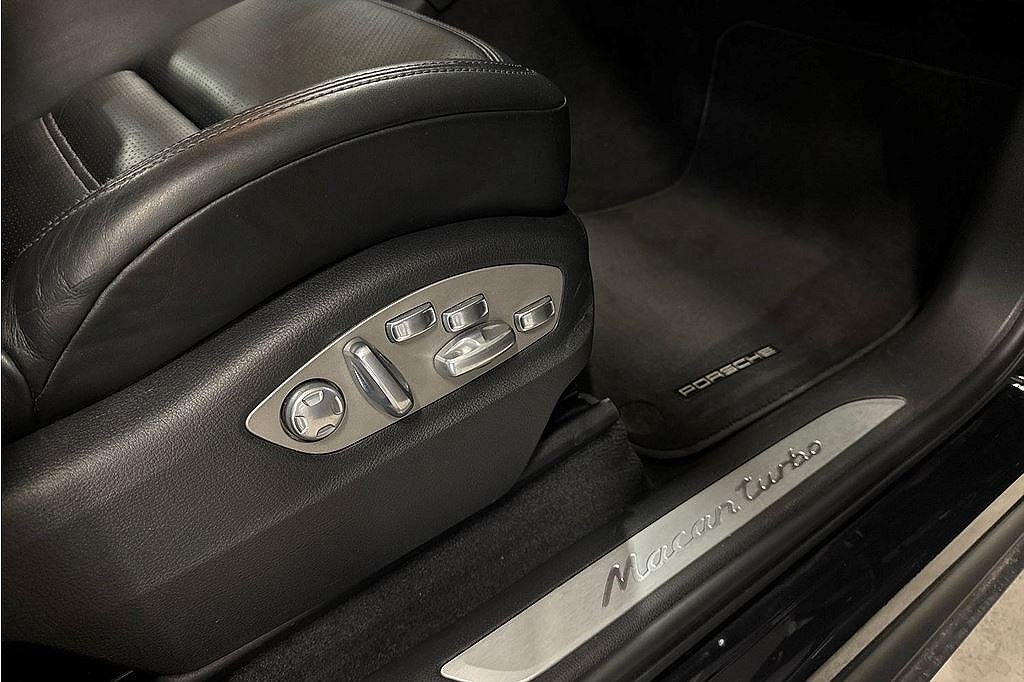 Porsche Macan Turbo 400hk PDK Sport, Pano, Navi, 360
