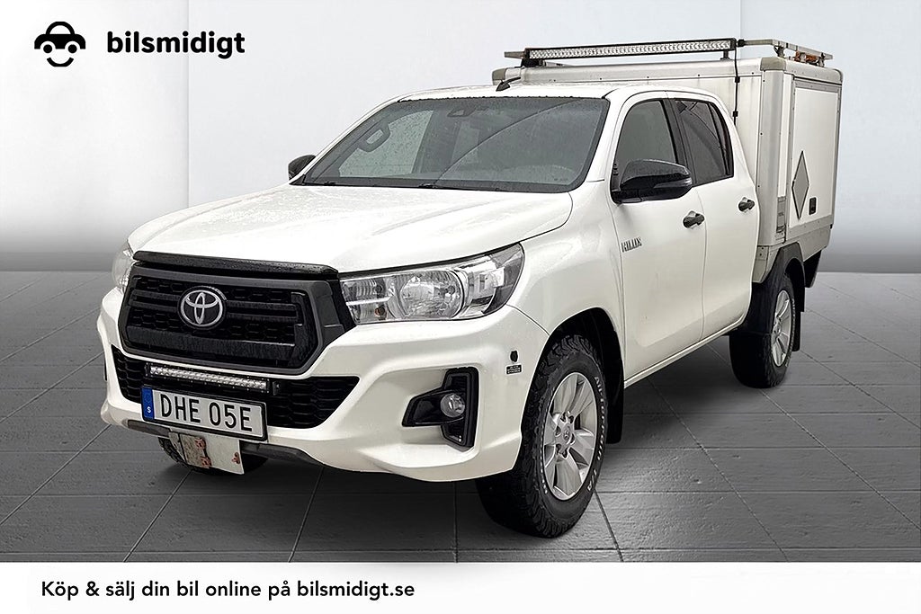 Toyota Hilux Dubbelhytt 2.4 AWD Aut Drag Kamera Värmare LED-ramper MOMS