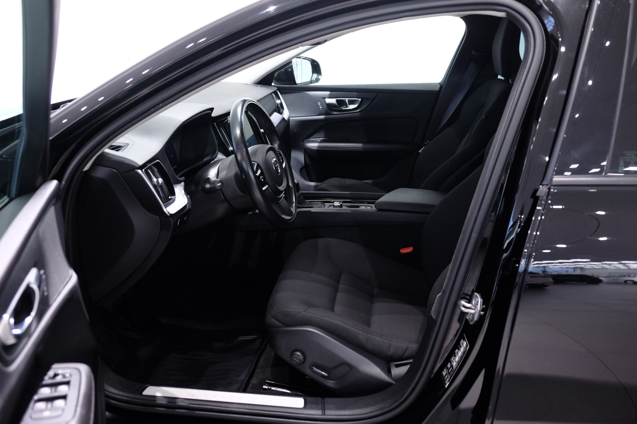 Volvo V60 2019, photo 4/43