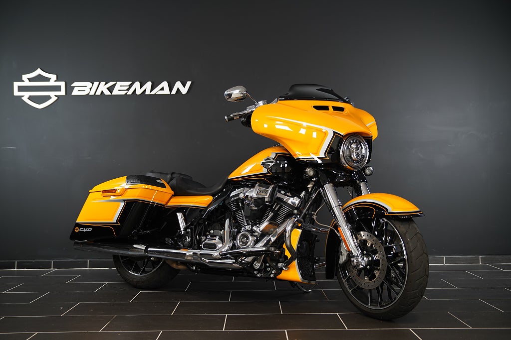 Harley-Davidson FLHXSE CVO Street Glide Screamin' Eagle