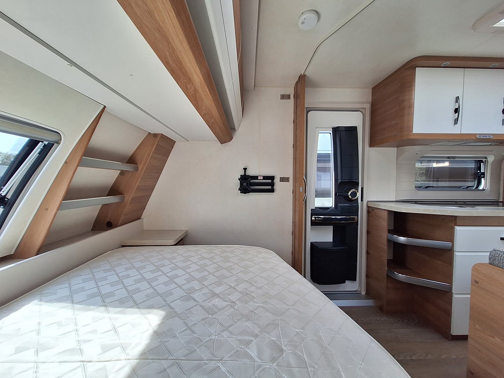 Hobby De Luxe 545 KMF Barnkammare, AC, Mover, Nytt Tält