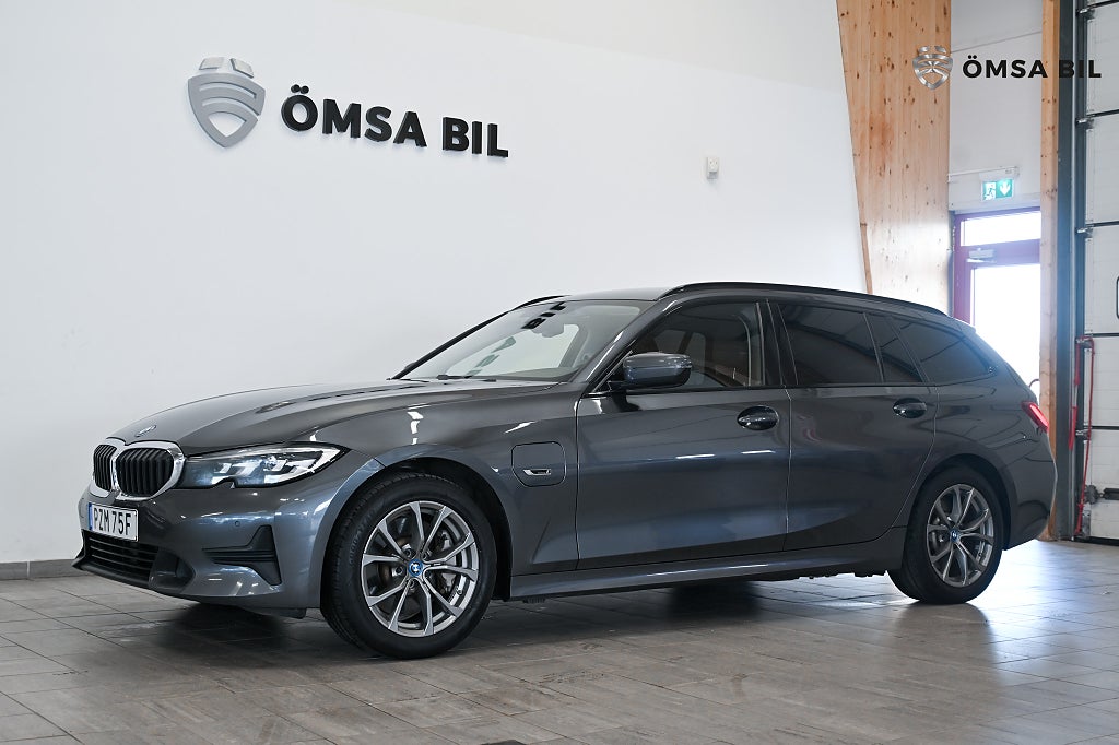 BMW 330e Touring Sport Line Navi Carplay 292hk